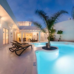 Premier Three-Bedroom Villa Private Pool Garden